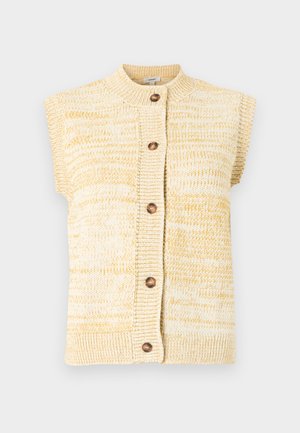 Ermeløs strikket cardigan i blekgult og hvitt melert garn med ribbestrikket ståkrage og fem brune knapper ned foran.