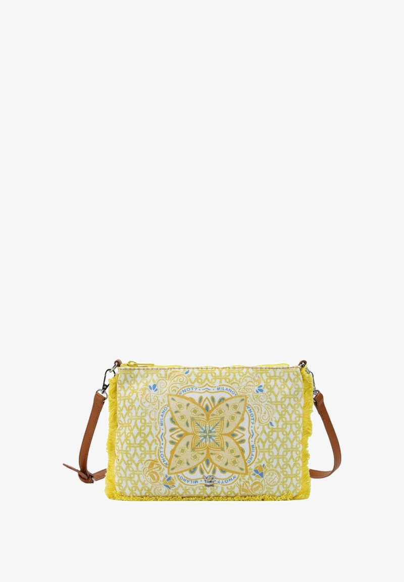 Borsa a tracolla gialla con motivo a fantasia e texture tessuta, caratterizzata da un design floreale centrale, bordi frangiati e una tracolla regolabile marrone.