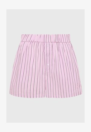 Lyserøde stribede shorts med elastisk talje, knaplukning og lodrette marineblå striber, prydet med et lille logo på kanten.