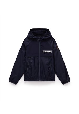 Veste coupe-vent navy avec capuche, dotée d'une fermeture éclair à l'avant, de deux poches latérales et d'un panneau en poitrine avec un détail de logo. Matière lisse et légère.