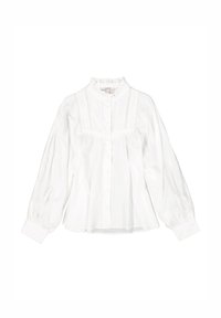 Camisa blanca de botones, hecha de una tela ligera, con un cuello con volantes, un frontal plisado y paneles texturizados en los hombros.