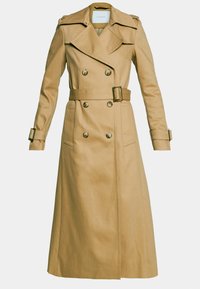 Long trench-coat couleur camel avec boutons double boutonnage, taille ceinturée, épaulettes et brides aux poignets.