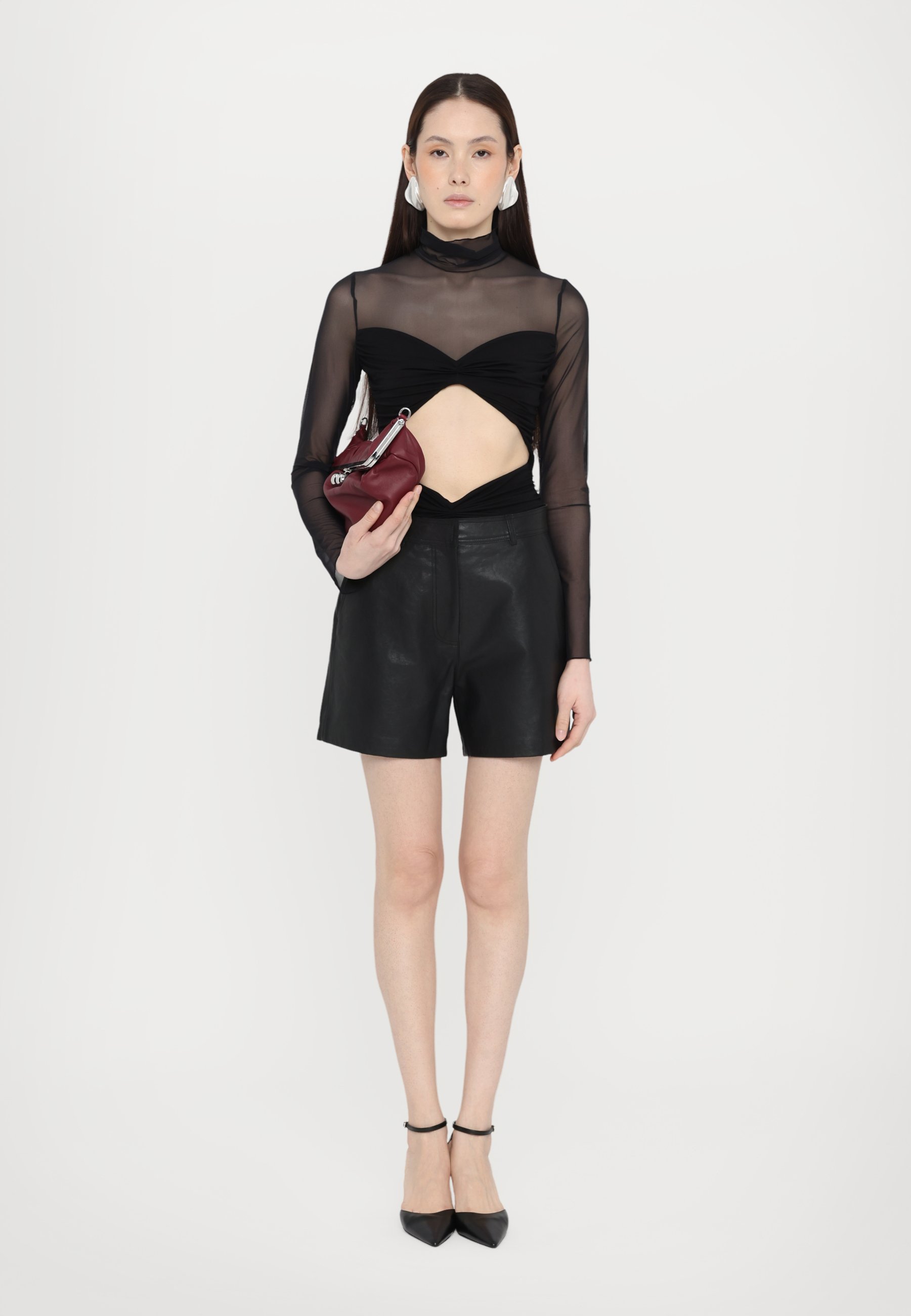 【送料&関税込】Weekend Max Mara Virgola Leather Shorts Leather shorts, black | Weekend Max Mara