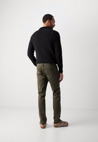 Antony Morato KURT COMFORT - Traperice suženog kroja - dark olive