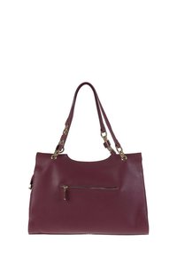 Borsa a spalla in pelle bordeaux con doppi manici, superficie texture e tasca frontale con zip. Gli accessori in oro esaltano il design.