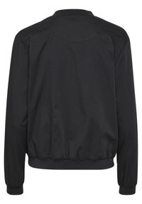 Černá bomber bunda s žebrovaným límcem a manžetami, elastickým lemem, hladkým materiálem a bez viditelných potisků nebo kovových detailů na zadní straně.