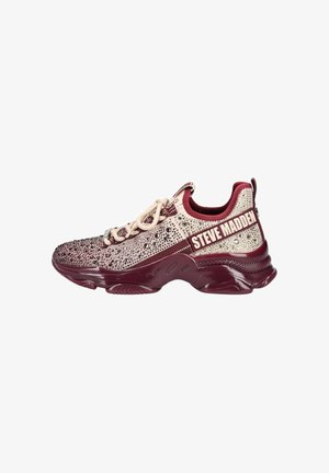 Bordeaux en crème sneaker met een gestructureerde mesh bovenkant, decoratieve rhinestones en een gevoerde zool. Voorzien van elastische veters en branding aan de zijkant.