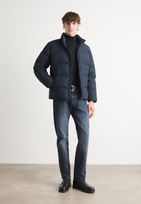 Tommy Hilfiger PUFFER JACKET - Jachetă cu puf - desert sky