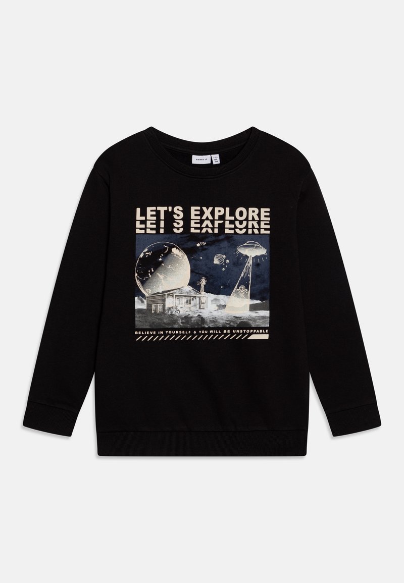 Felpa nera con stampa grafica di pianeti e una casa, con testo che recita "LET'S EXPLORE" e polsini e scollo a costine.