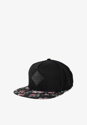 Čierna snapback čiapka s kvetinovým vzorom na šilt a čiernou nášivkou v tvare diamantu na prednom paneli.