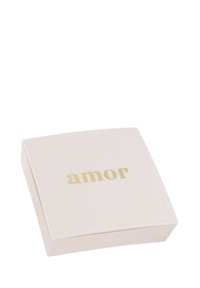 Boîte carrée de couleur rose clair, avec un couvercle affleurant, présentant le mot "amor" en lettres dorées élégantes, centré sur le dessus. Texture lisse.