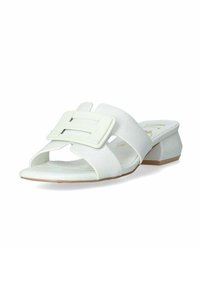 Sandal aperta bianca con punta aperta e tacco a blocco. Presenta una tomaia in materiale sintetico liscio e una fibbia decorativa larga. La suola è beige con una leggera texture.