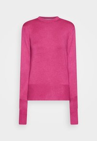 Pružný růžový pletený svetr s kulatým výstřihem, dlouhými rukávy a žebrovanými manžetami a lemem. Hladká textura, minimalistický design, bez vzorů.