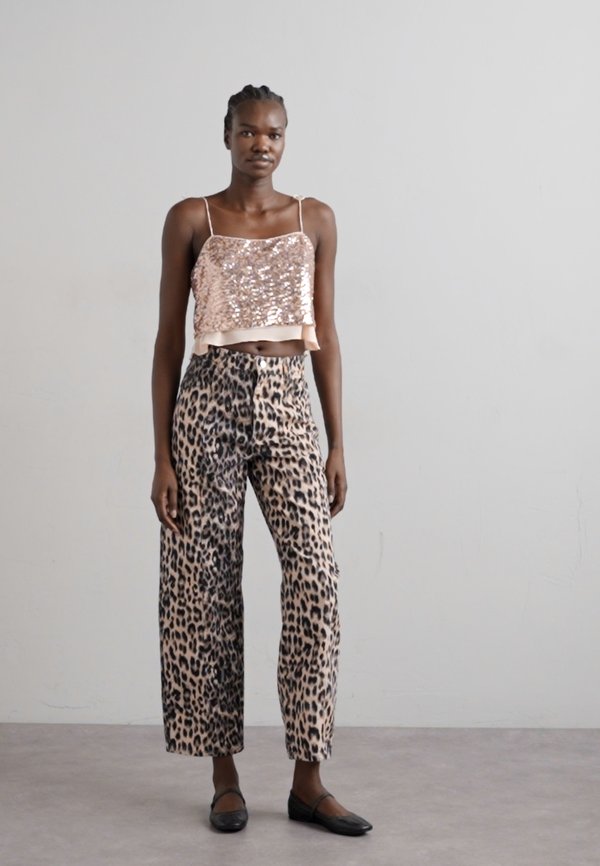 NARA - Relaxed fit jeans3