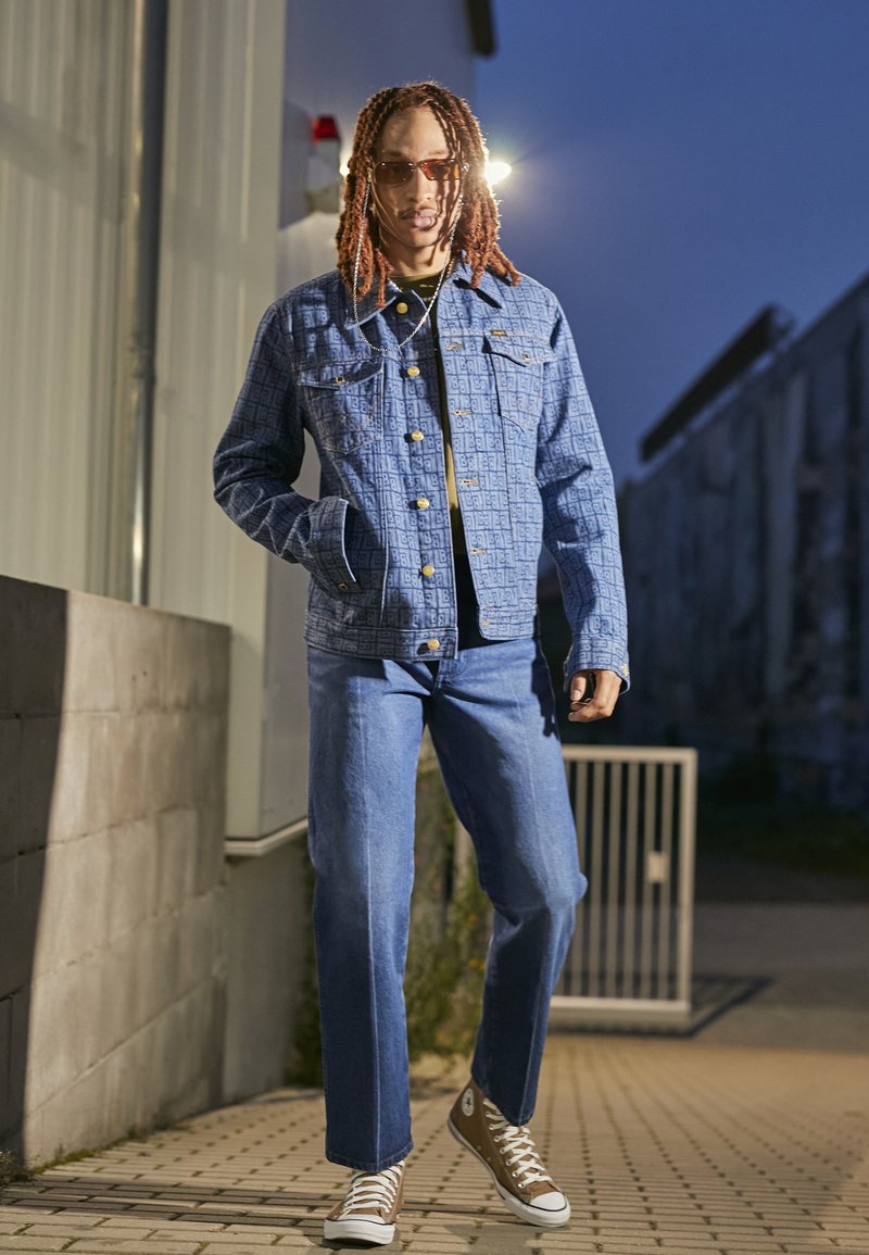 Wrangler COWBOY CUT JACKET - Denim jacket - blue denim 