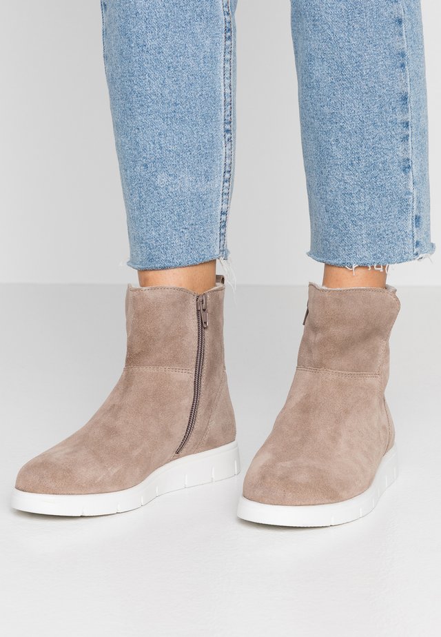 Classic ankle boots - grey