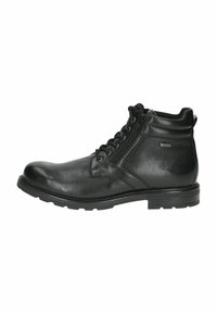 Botas de tobillo de cuero negro con un acabado texturizado, diseño con cordones, cremallera lateral y suela de goma. Presenta un pequeño acento metálico en el costado.