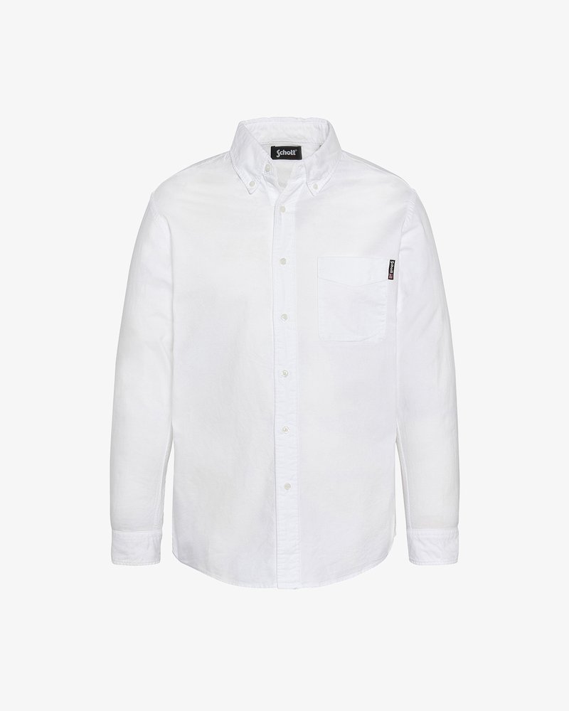 Camisa blanca de manga larga con botones y bolsillo en el pecho, con un etiqueta negra de la marca Schott en el cuello y el bolsillo.