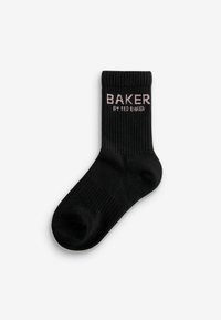 Calze di cotone nere con una texture a coste e la parola "BAKER" in lettere rosa sul risvolto, progettate per una vestibilità aderente.