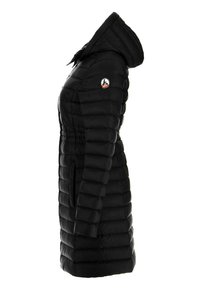 Zwarte pufferjas met een capuchon, voorzien van een geborduurd design, zijzakken en een logo-opdruk op de schouder. Gladde, glanzende stofstructuur.
