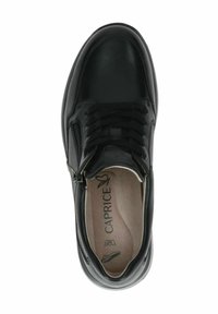 Must tumesne nahkkingad ümarate varvastega, lame sidumisdisain, külgne lukuga ja pehme beeži sisetusega, millel on brändingu element.