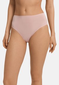 Mutande alte rosa realizzate in un tessuto liscio e elastico. Presentano un design senza cuciture, senza cuciture o decorazioni visibili.