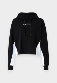 Hanorac scurt, negru, cu panouri laterale albe, glugă cu șnur și lettering frontal. Fabricat dintr-un material moale; dispune de mâneci lungi și manșete cu model rib.