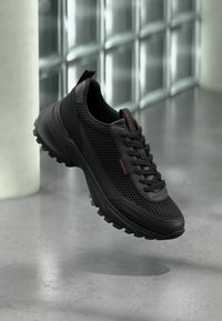 Επιλέχθηκε, triple black/adrenaline rush