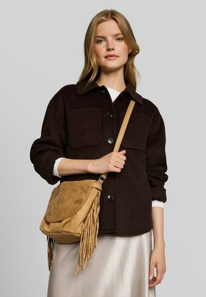 TOM TAILOR DENIM, TOM TAILOR DENIM BAGS TTDEYANIRA ÜBERSCHLAGTASCHE MIT FRANSEN - Schoudertas - camel camel nature