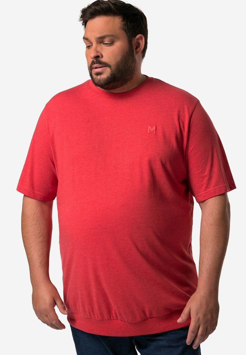T-shirt rosso a maniche corte con collo tondo, realizzato in tessuto morbido. Presenta un sottile logo "M" sul petto e una vestibilità rilassata.