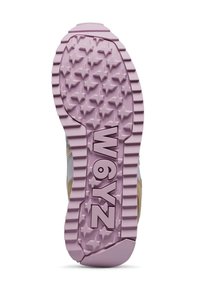 Semelle de chaussure avec un fond en caoutchouc violet à motif, comportant des formes d'étoiles, le nom de marque "W6YZ" en relief, et des rainures texturées pour l'adhérence.