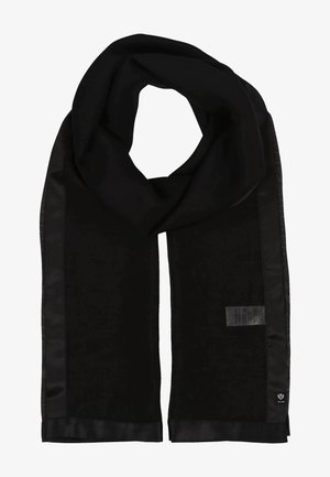 Zwarte sjaal van zachte stof met gladde satijnen randen, voorzien van een subtiele textuur en een klein logo-label aan de zijkant.