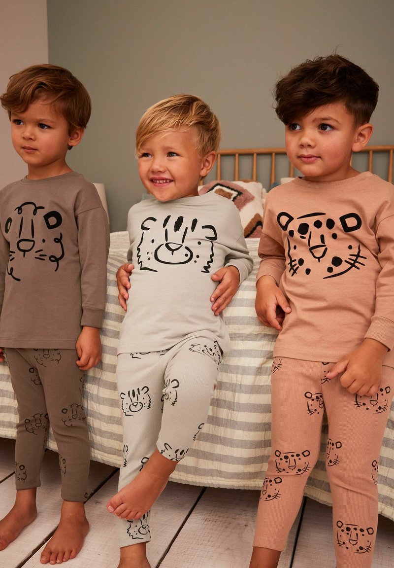 NEXT Lot De 3 Pyjamas Doux 100% Coton Imprimé – Ensemble 2 Pièces Enfant Confortable