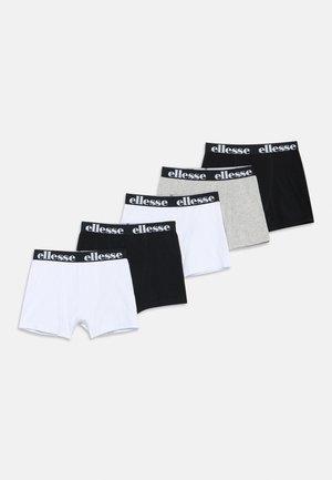 Pet par moških bokser hlačk v črni, beli in sivi barvi, vsake s črnim pasom, na katerem je napis „ellesse“ z belim tiskom.