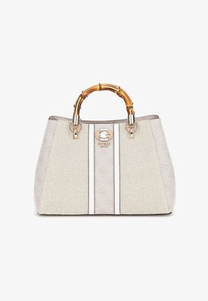 Beige teksturoitu käsilaukku, jossa on bambukahva, kaksinkertaiset valkoiset raidat ja kultaiset yksityiskohdat, joissa on logo. Symmetrinen muoto ja rakenteellinen suunnittelu.