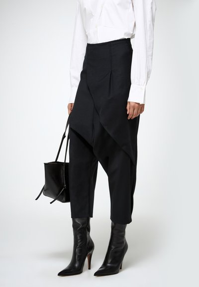 VSP LARYSSA - Kelnės - black