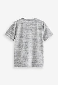 Kortärmad T-shirt med rund hals i en melerad grå nyans med en mjuk textur. Tyget har subtila variationer i färg och ton.