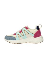 Sneakers met een combinatie van ademend mesh in beige en kleurrijke accenten in roze, blauw en denim, met een gestructureerde witte zool.