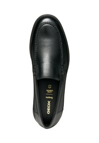 Chaussure de cérémonie pour homme en cuir noir, à enfiler, avec bout rond et semelle intérieure de marque étiquetée "GEOX Respira Ultra Comfort."