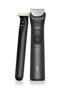 Il kit di grooming Philips comprende un OneBlade nero e un rifinitore multifunzione grigio scuro, con impugnature testurizzate e pulsanti di accensione illuminati.