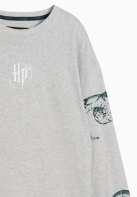 Grey sweatshirt made of soft fabric featuring a white "HP" logo and a green serpent graphic on the left sleeve.