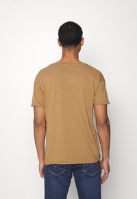 Nudie Jeans ROGER - T-shirt básica - hazel