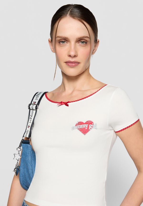 EXCLUSIVE GIRL BABY TEE - Print T-shirt3