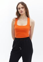 SQUARE NECK SINGLET – Top – golden poppy
