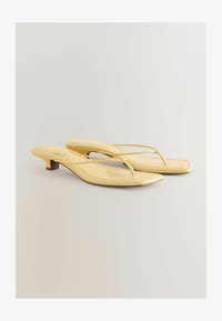 Unselected, mottled yellow