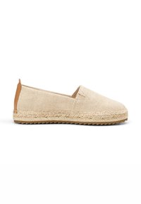Espadrilles beiges en toile avec une semelle en jute tressé, dotées d'un accent en cuir lisse à l'arrière et d'un design à enfiler.