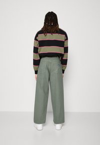 Obey Clothing BIGWIG BAGGY - Vrećaste traperice - laurel wreath