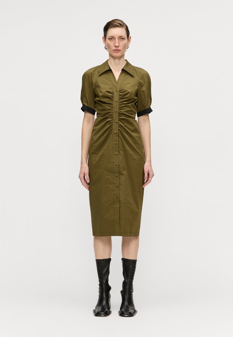 Diane von Furstenberg - SHESKITA DRESS - Paitamekko - dark olive, Suurenna