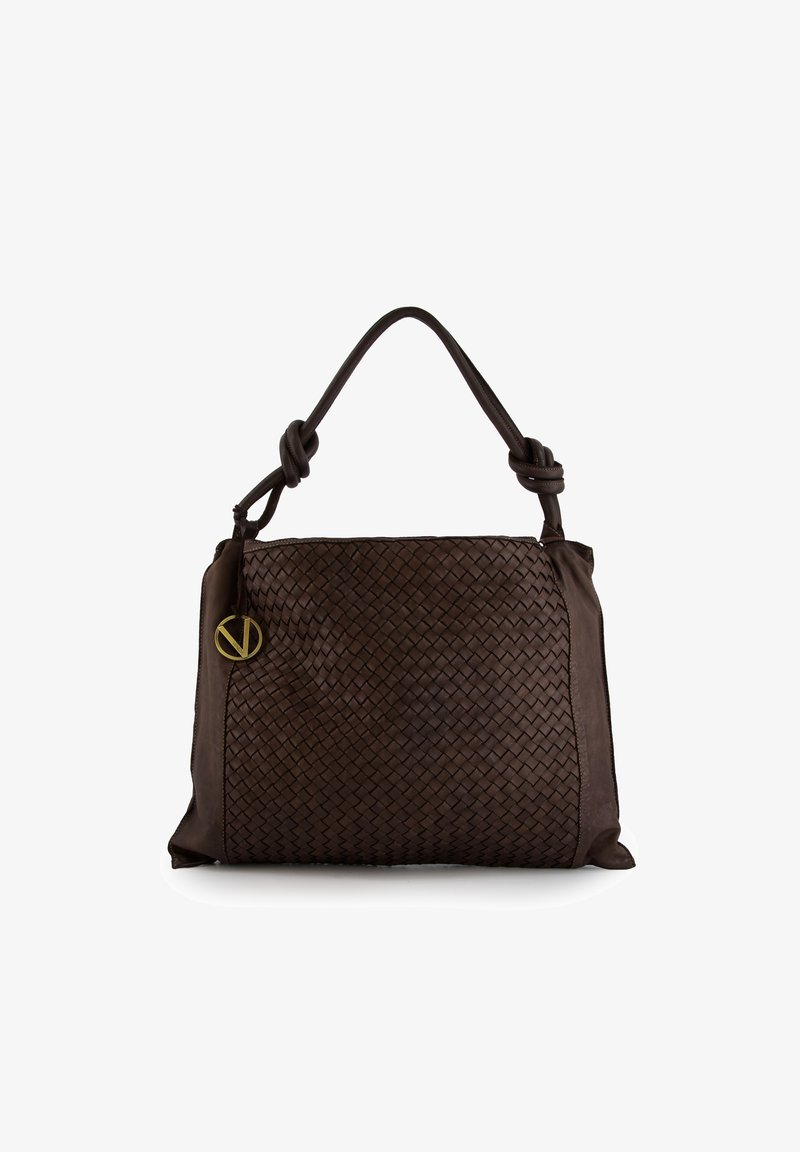 Braune gewebte Lederhandtasche mit einem verknoteten oberen Griff und einem goldfarbenen runden Logo-Akzent. Verfügt über eine glatte Textur und ein geräumiges Design.