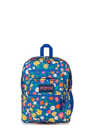 Blå JanSport rygsæk med farverigt blomstermønster, lynlåslommer foran og på siden samt et øverste bærehåndtag.